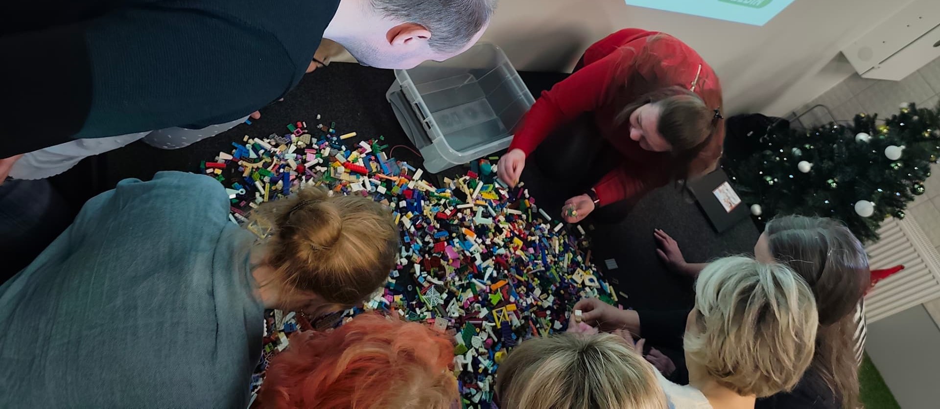 Maag Eesti AS meeskond legodega meeskonnarolle õppimas